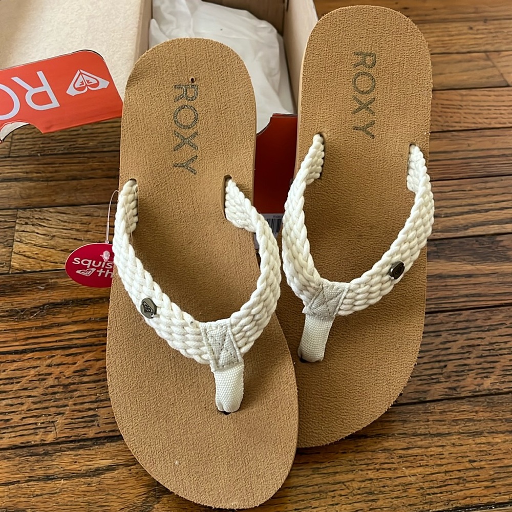 White Roxy flip flops size 7 new with box
